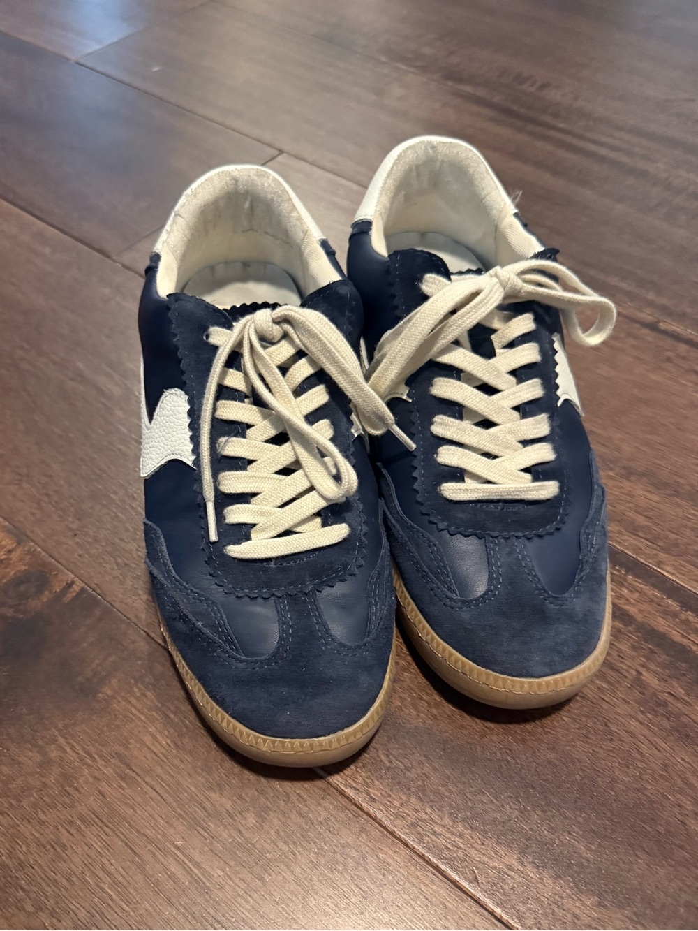 Dolce Vita Black Notice Sneakers Size 7.5